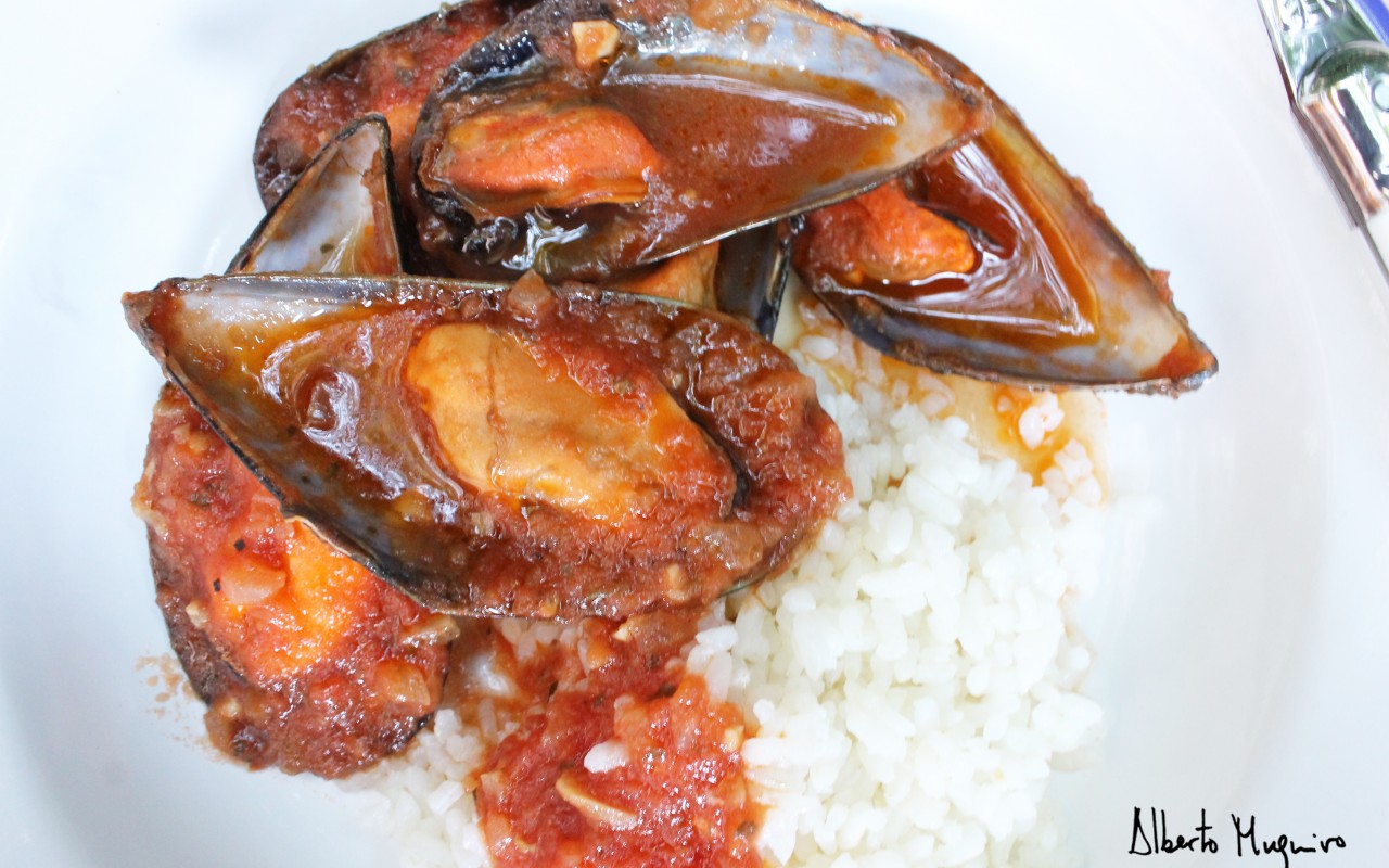 Mejillones picantes con tomate
